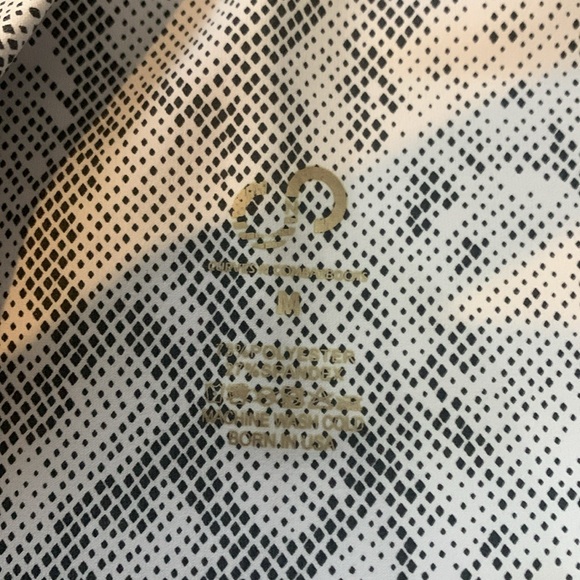 NWOT CURVES AND COMBATBOOTS active leggings- size medium- runs snug - Picture 3 of 4